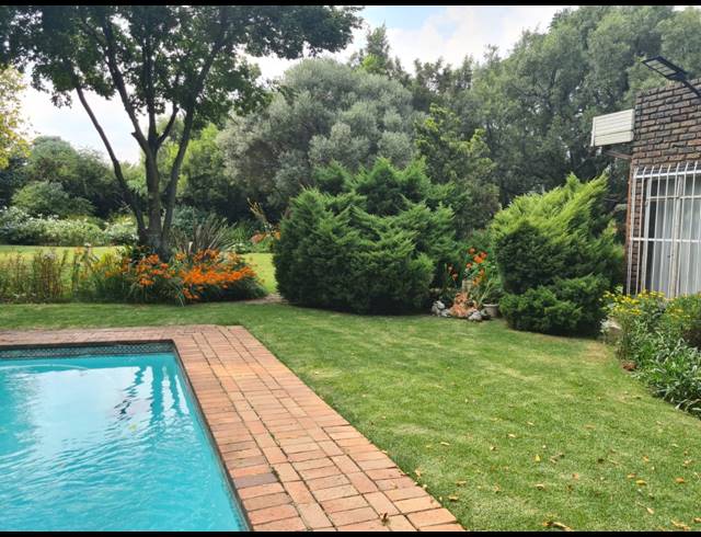 2HA SMALLHOLDING FOR SALE IN MOOILANDE